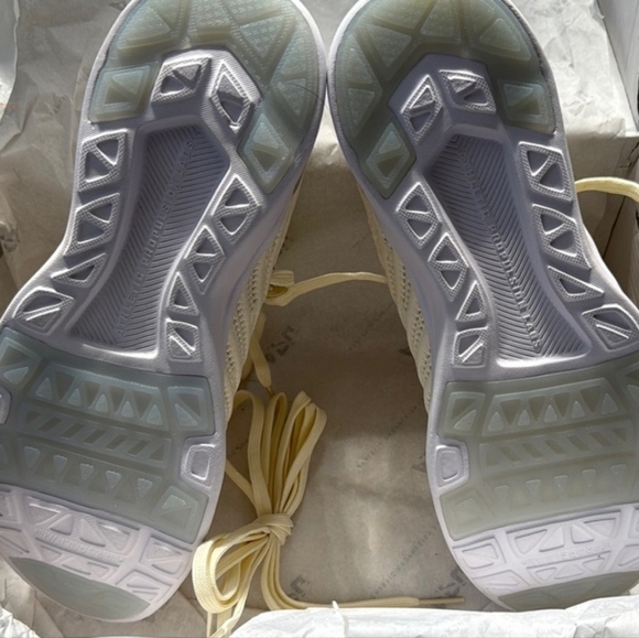 NIB APL TechLoom Wave Women's 7.5 Ivory Cream Running Sneakers Slip-On - Picture 4 of 13